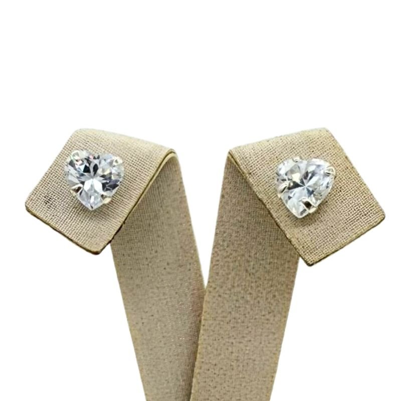 Brinco Prata Ponto de Luz Coração 8 MM