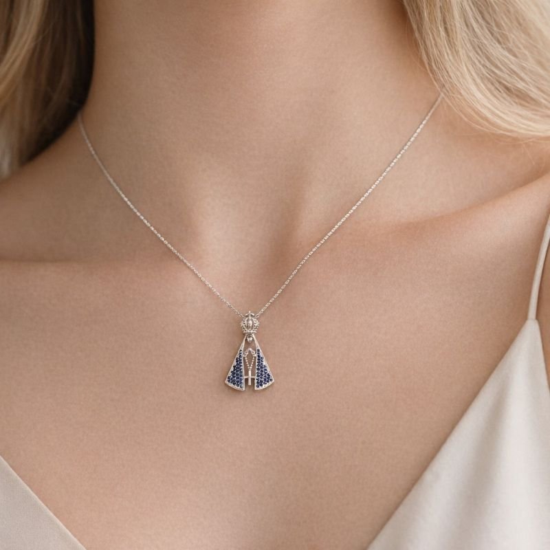 Gargantilha Prata Nossa Senhora com Zircônias Azuis